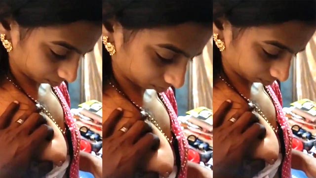 Mallu Innocent Aunty Boobs Pressed By Electrician Latest Video MMS