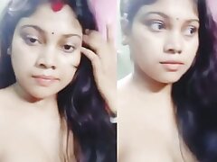 Sexy Boudi Showing Her Boobs New Video OYO Porn